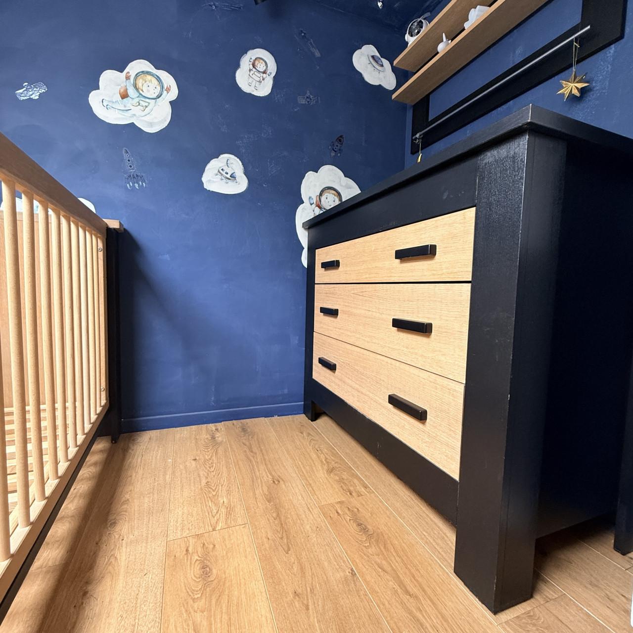 Ledikant + commode + wandrekje