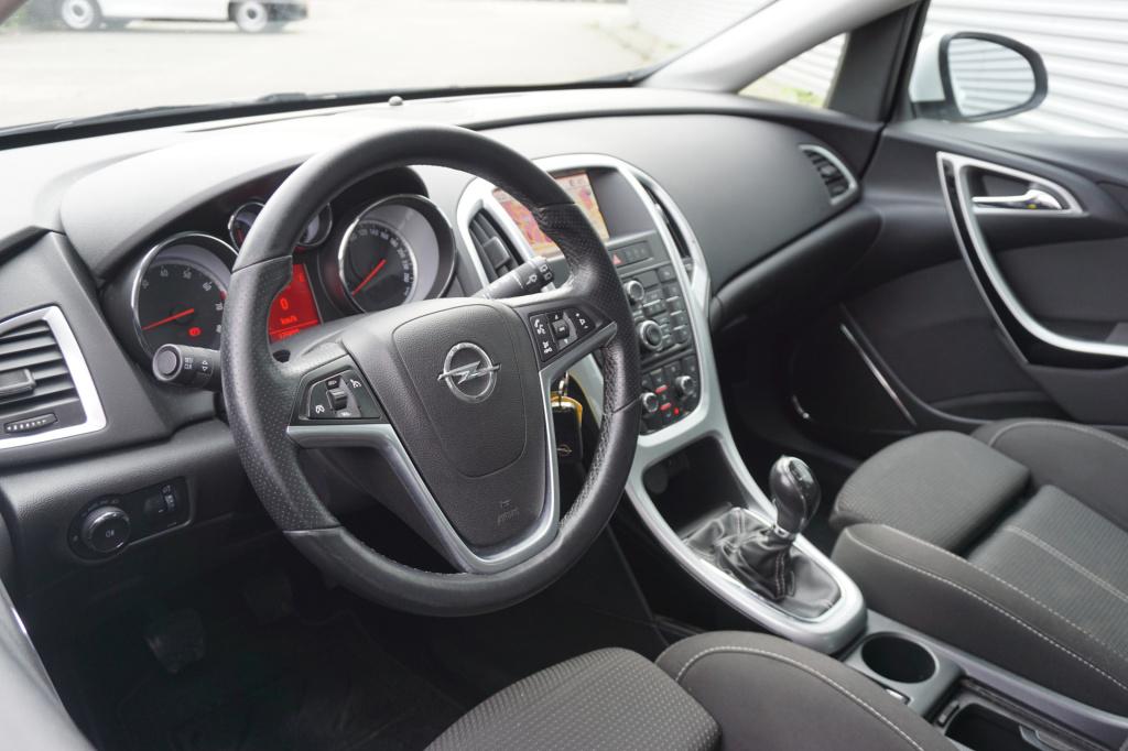 Opel Astra 1.4 turbo gt airco / navi / cruise / parkeers. / elektr. ramen /