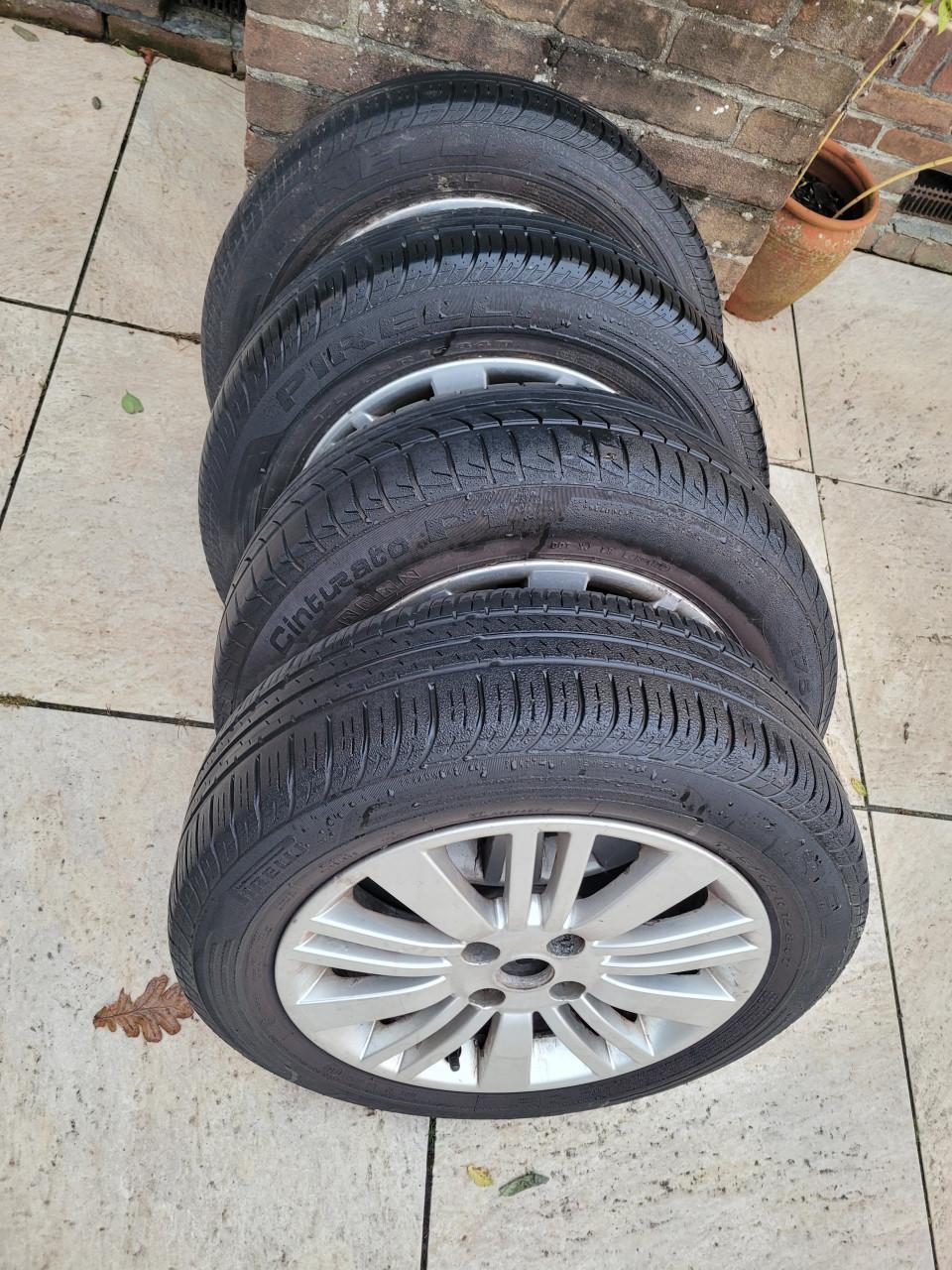 Banden met velg (175/65 R15 84T)