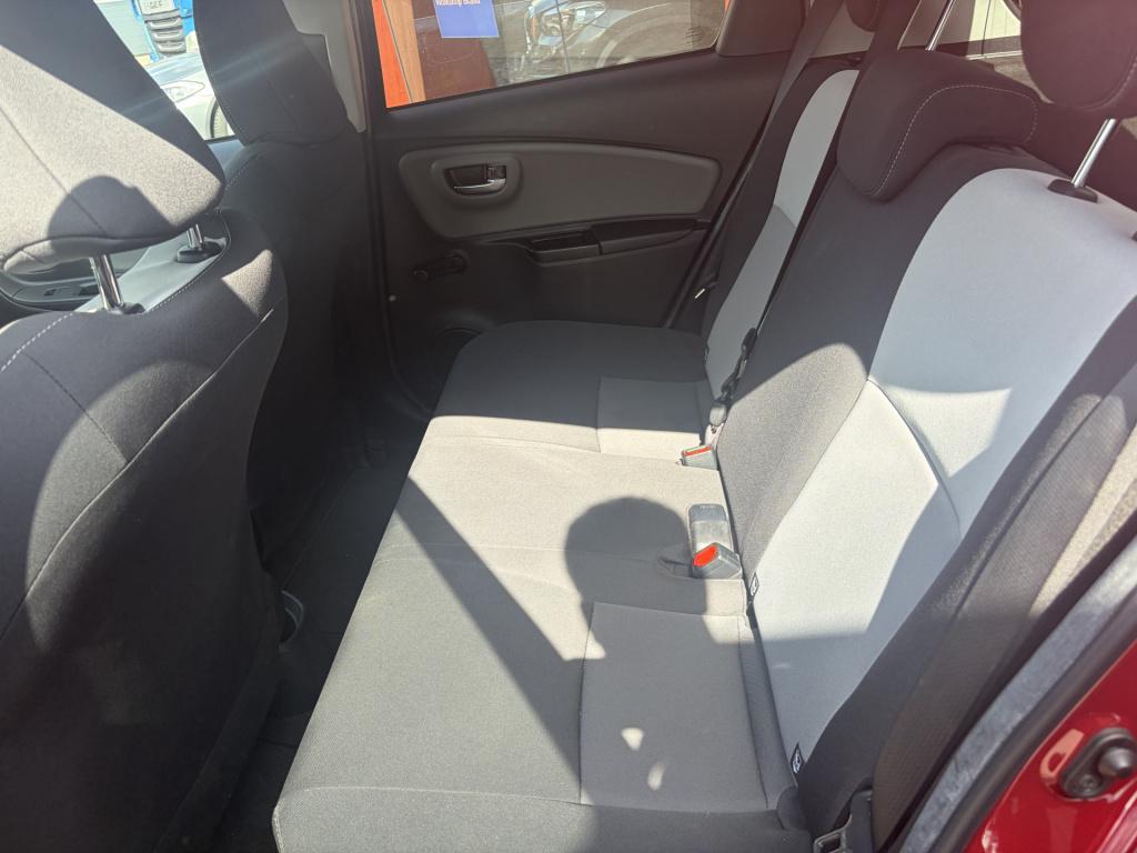 Toyota Yaris 1.5 hybrid dynamic | navi | climate | camera!
