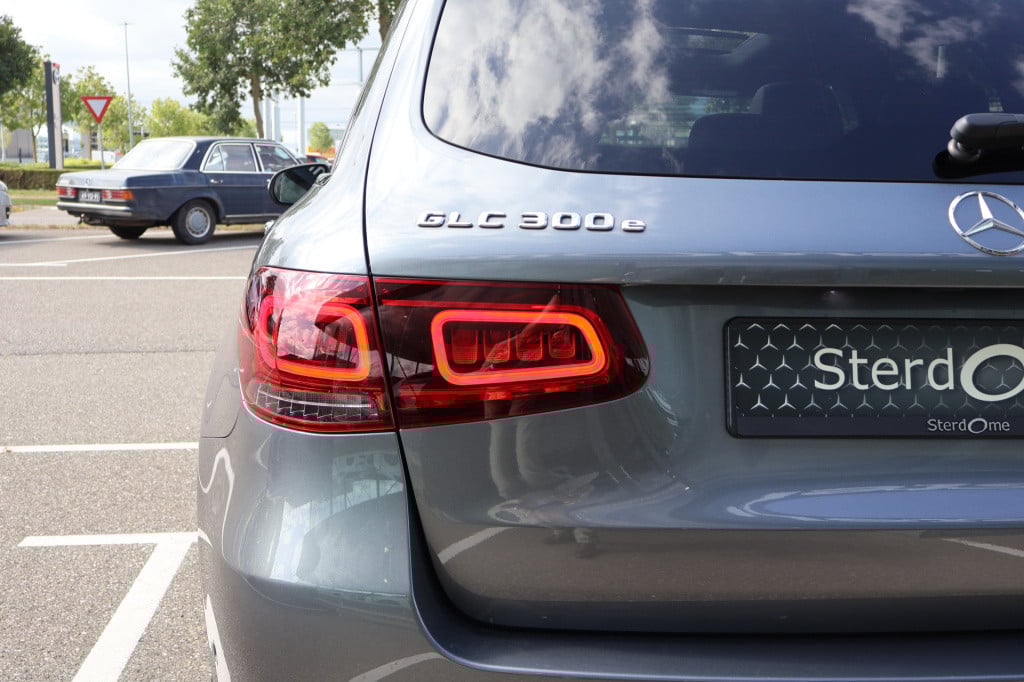 Mercedes-Benz Glc 300e 4matic business solution luxury l mbux l panoramadak