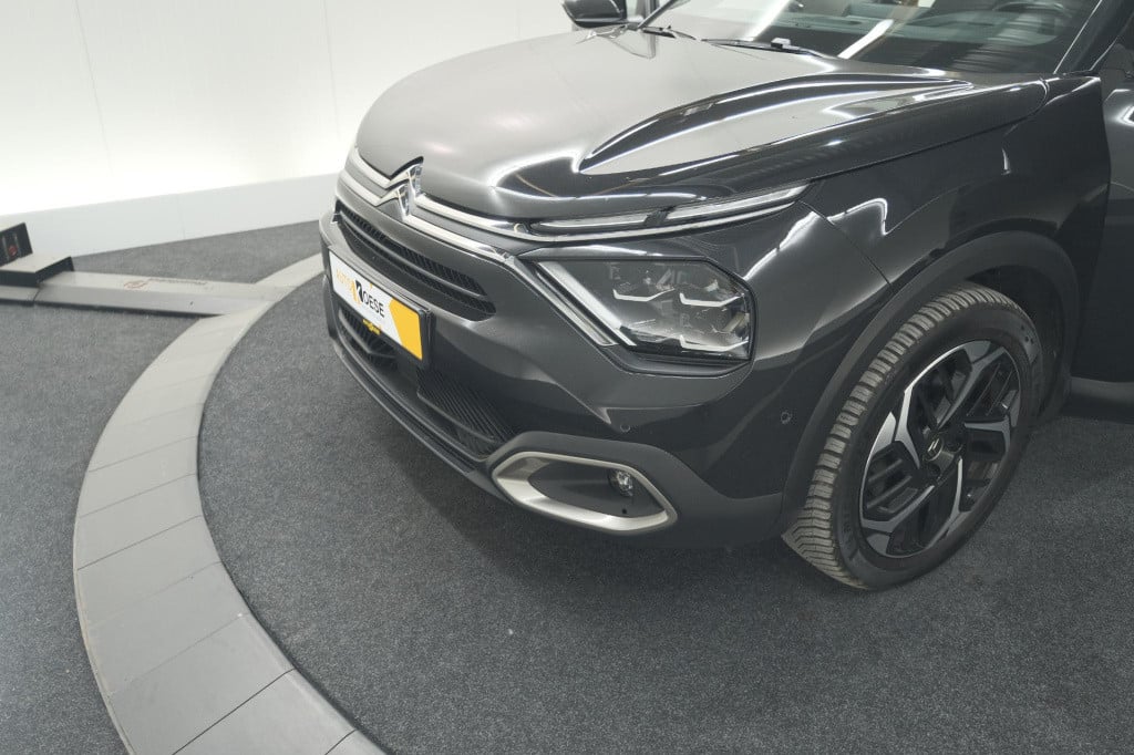 Citroen C4 puretech 130 eat8 shine | camera | head-up display | parkeersens