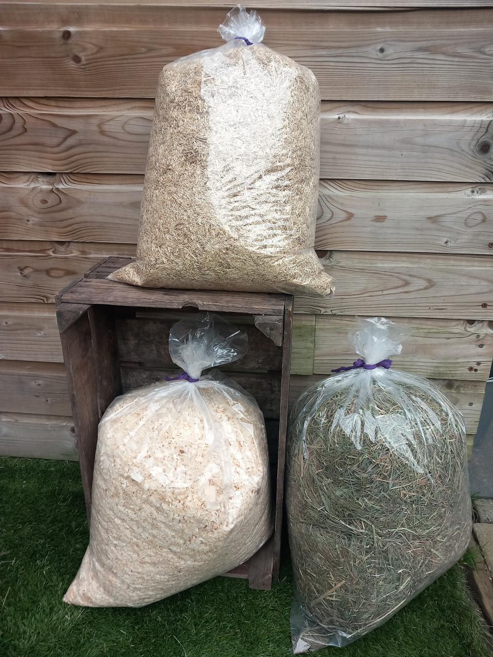 Knaagdieren hooi, vlas en zaagsel te koop.