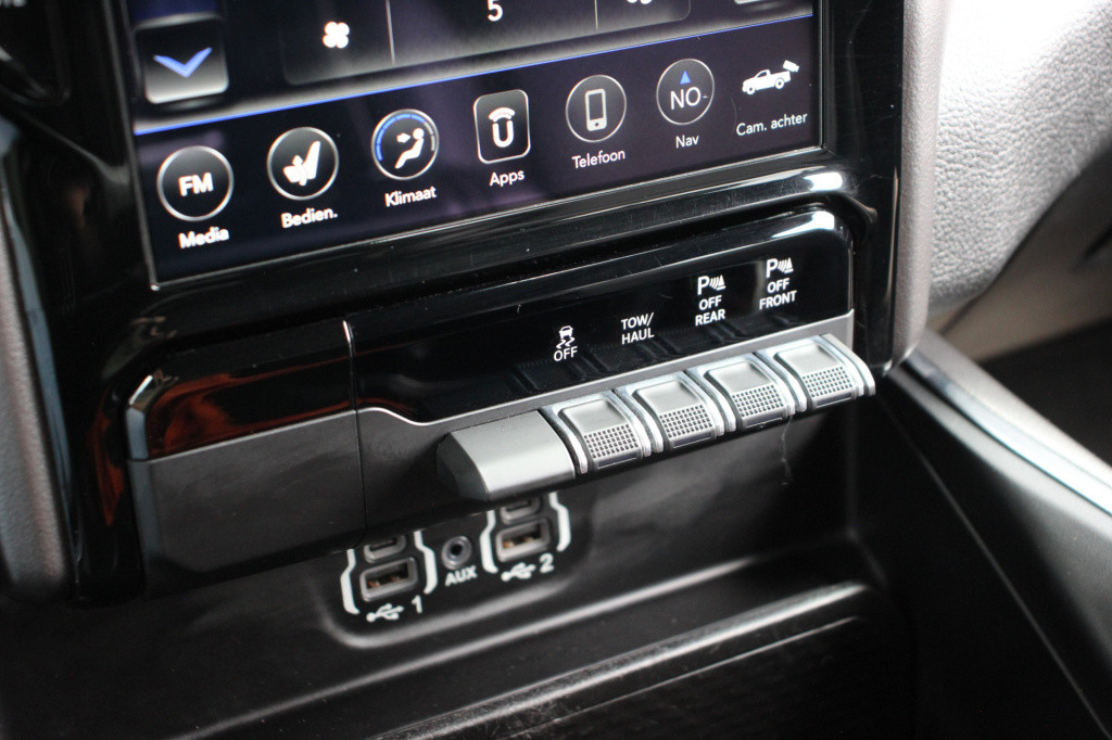 Dodge Ram 1500 5.7 v8 4x4 crew cab laramie verhoogd | harman kardon | leder