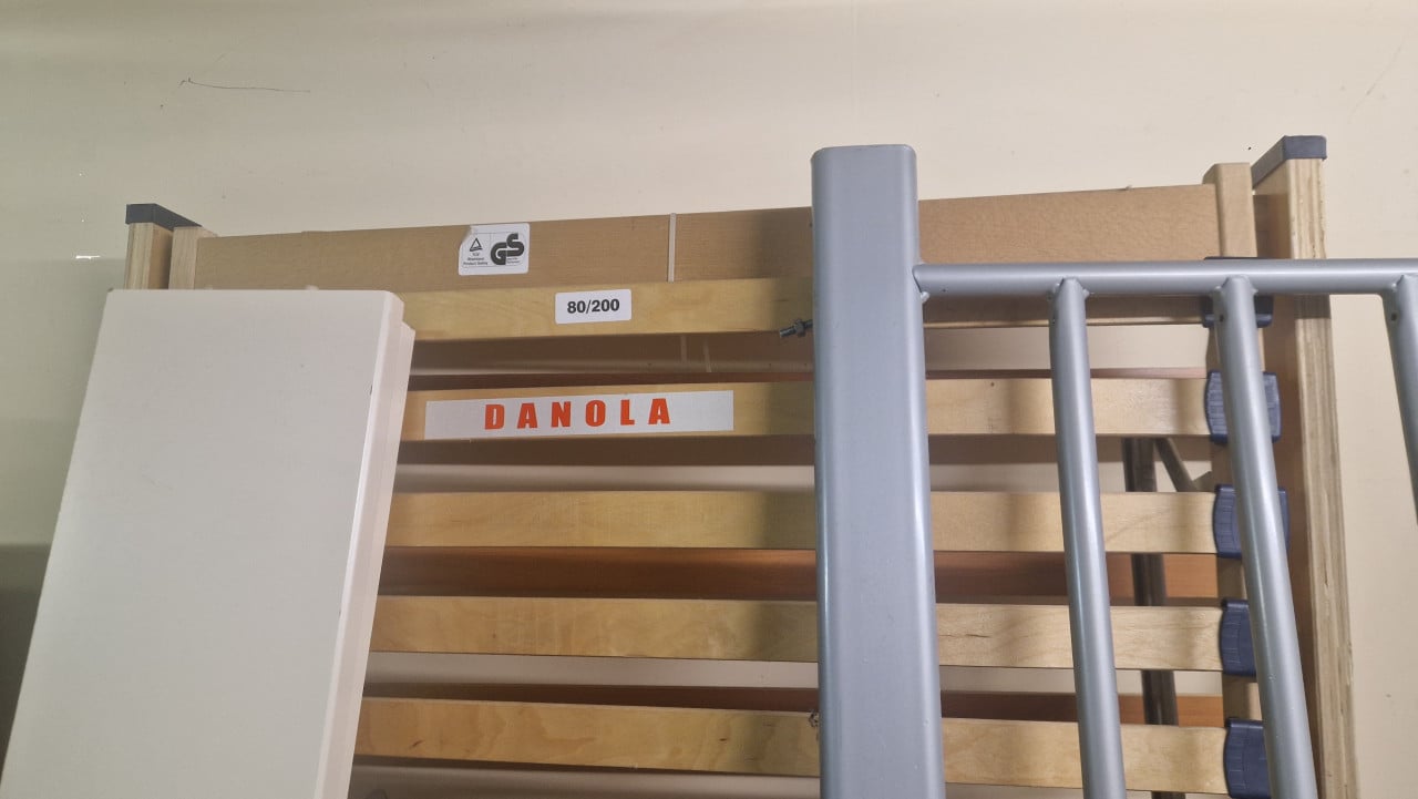 Gratis af te halen ladenbodem en bed 80(90) x 200