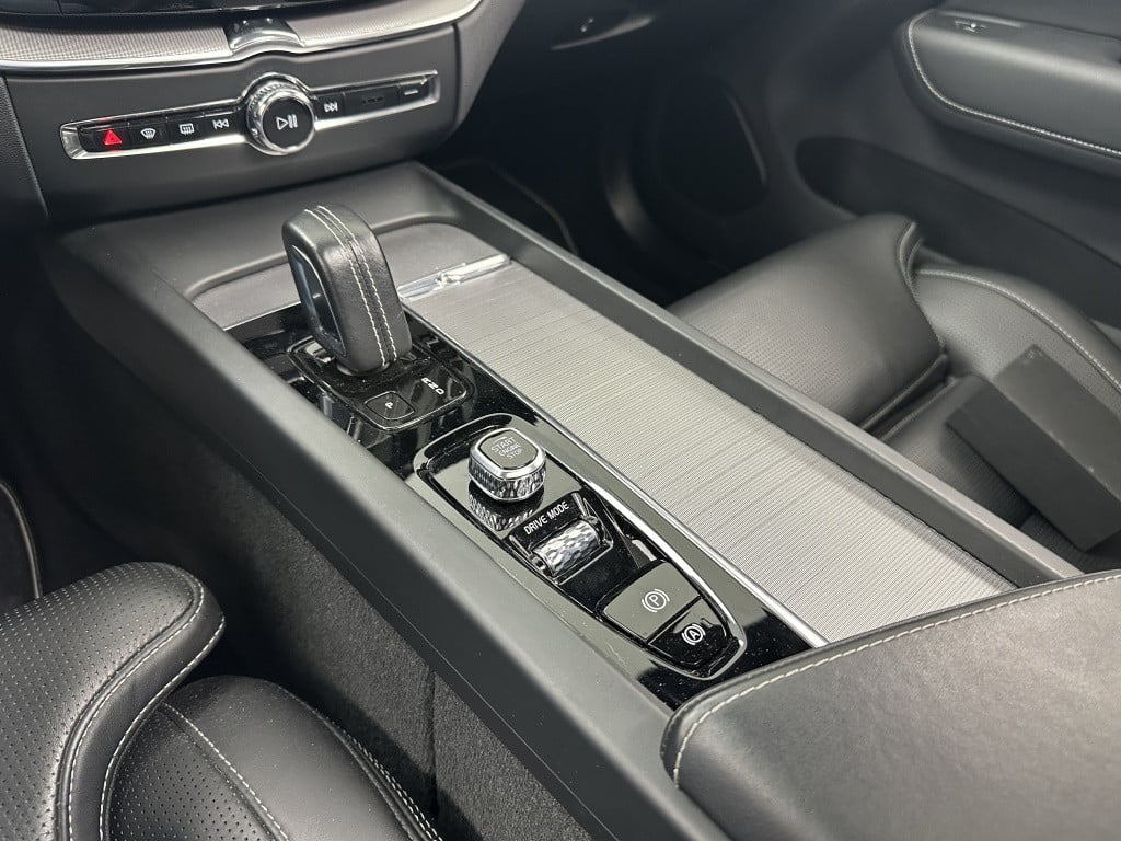 Volvo XC60 2.0 t8 awd recharge r-design | luchtvering | b&w | nappaleder |