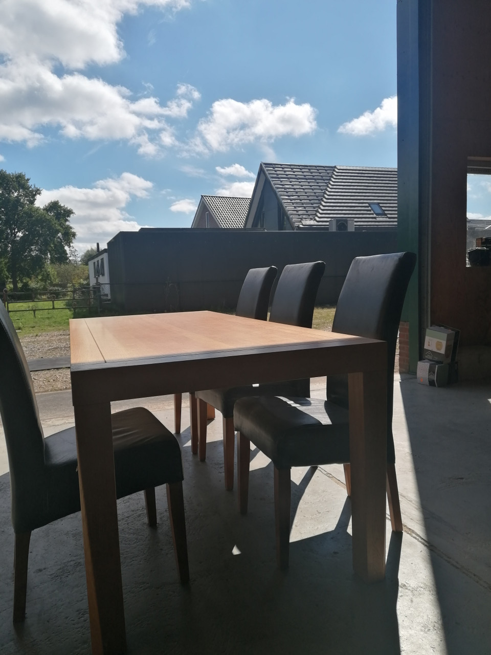 Tafel +stoelen