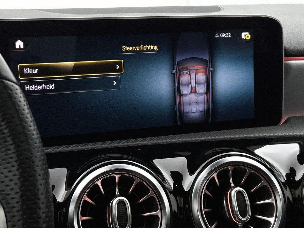 Mercedes-Benz A-Klasse 200 business solution amg | automaat | half leder | 