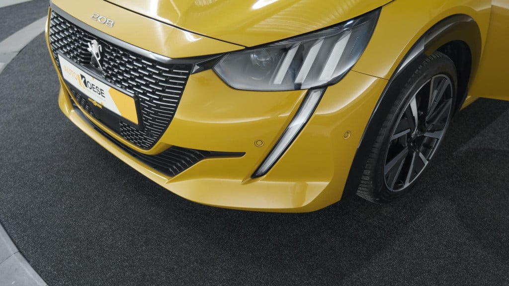 Peugeot 208 puretech 100 eat8 gt-line | trekhaak | adaptieve cruise control