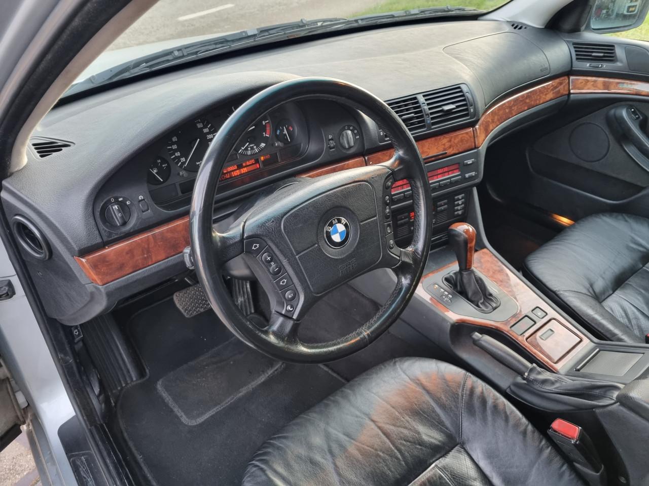 BMW 5-serie 523i Executive MEENNEEMPRIJS! AUTOMAAT / APK 25-11-2026