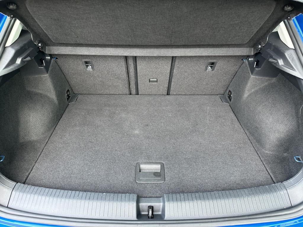 Volkswagen T-roc 1.5 tsi 150pk style | trekhaak | navi | camera | carplay |