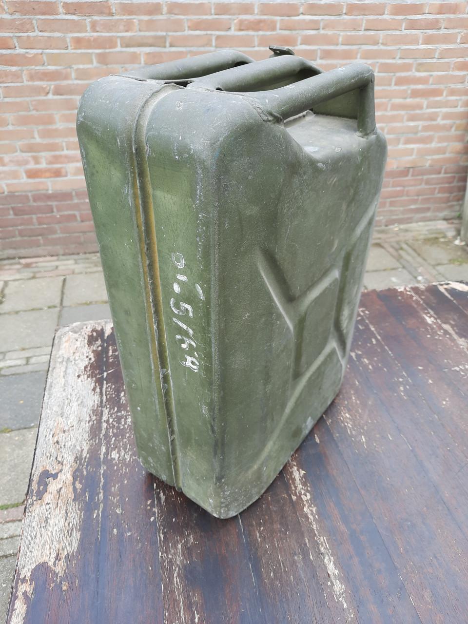Vintage stalen jerrycan leger militair militaria 1965