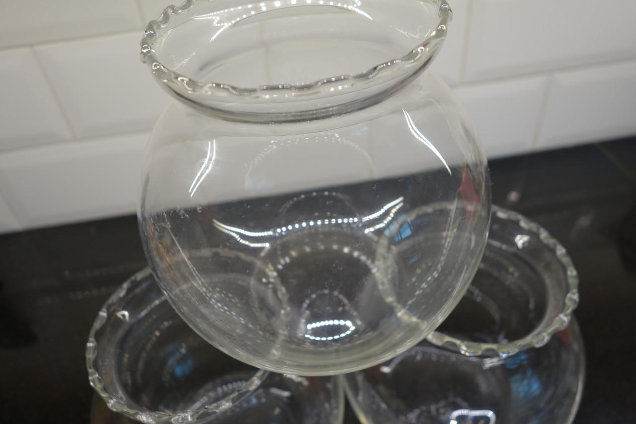 3 leuke glazen vazen/windlichten met golvende bovenrand