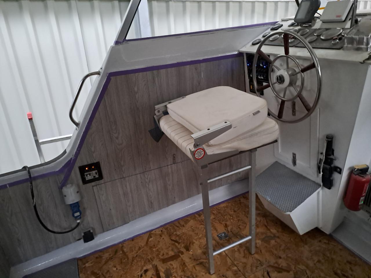 Te koop polyester Jacht 9.5 M