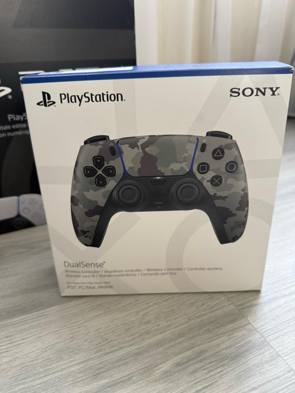 Playstation 5 Slim 1TB met toebehoren - Zo goed als nieuw