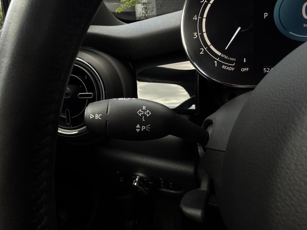 Mini Cooper 1.5 cooper business editie - facelift - automaat - half leder -