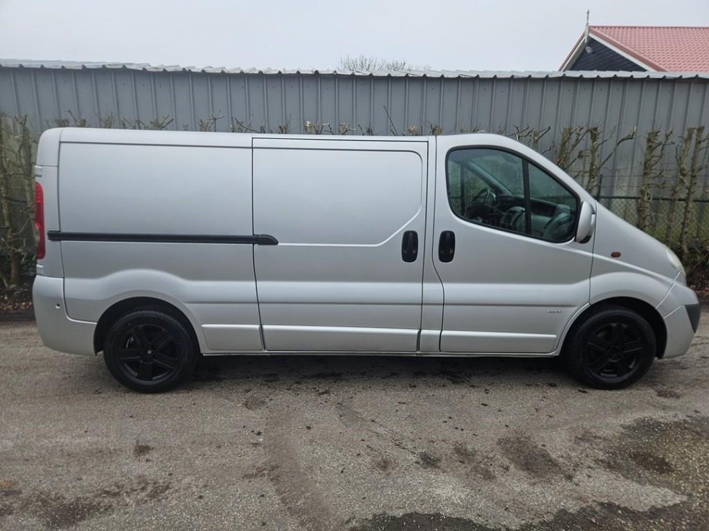 Opel Vivaro 2.5 cdti 145 pk l2h1 tecshift