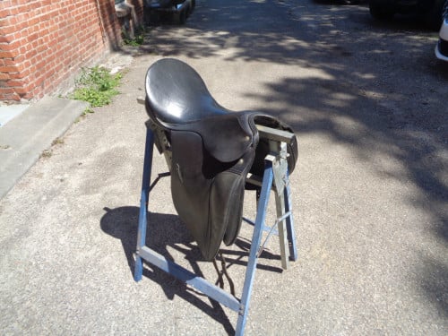 Dressuur zadel 17.5 inch zonder beugels en singel