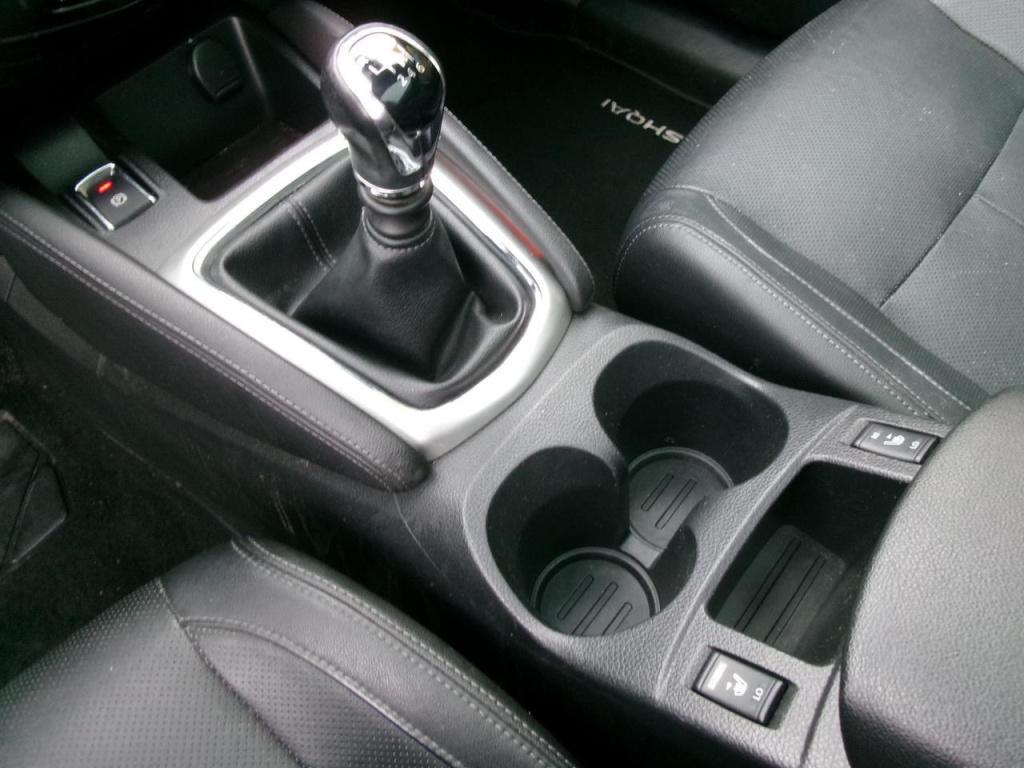 Nissan Qashqai (j11e) 1.2 dig-t airco, 360cam pano.dak, navi, leer