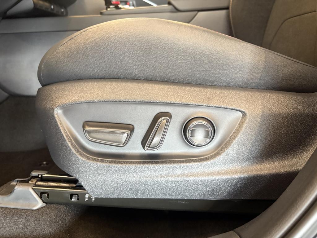 Toyota C-hr plug-in hybrid 220 black edition gr sport