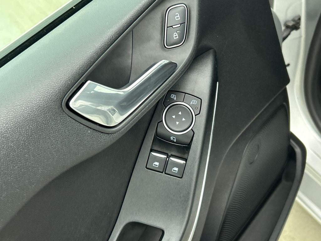 Ford Fiesta 1.1 trend | parkeer sensoren | lmv | bluetooth | dab | airco | 