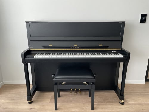 Piano Kawai E300 | matzwart | 4 jaar oud | Piano Life Saver Systeem
