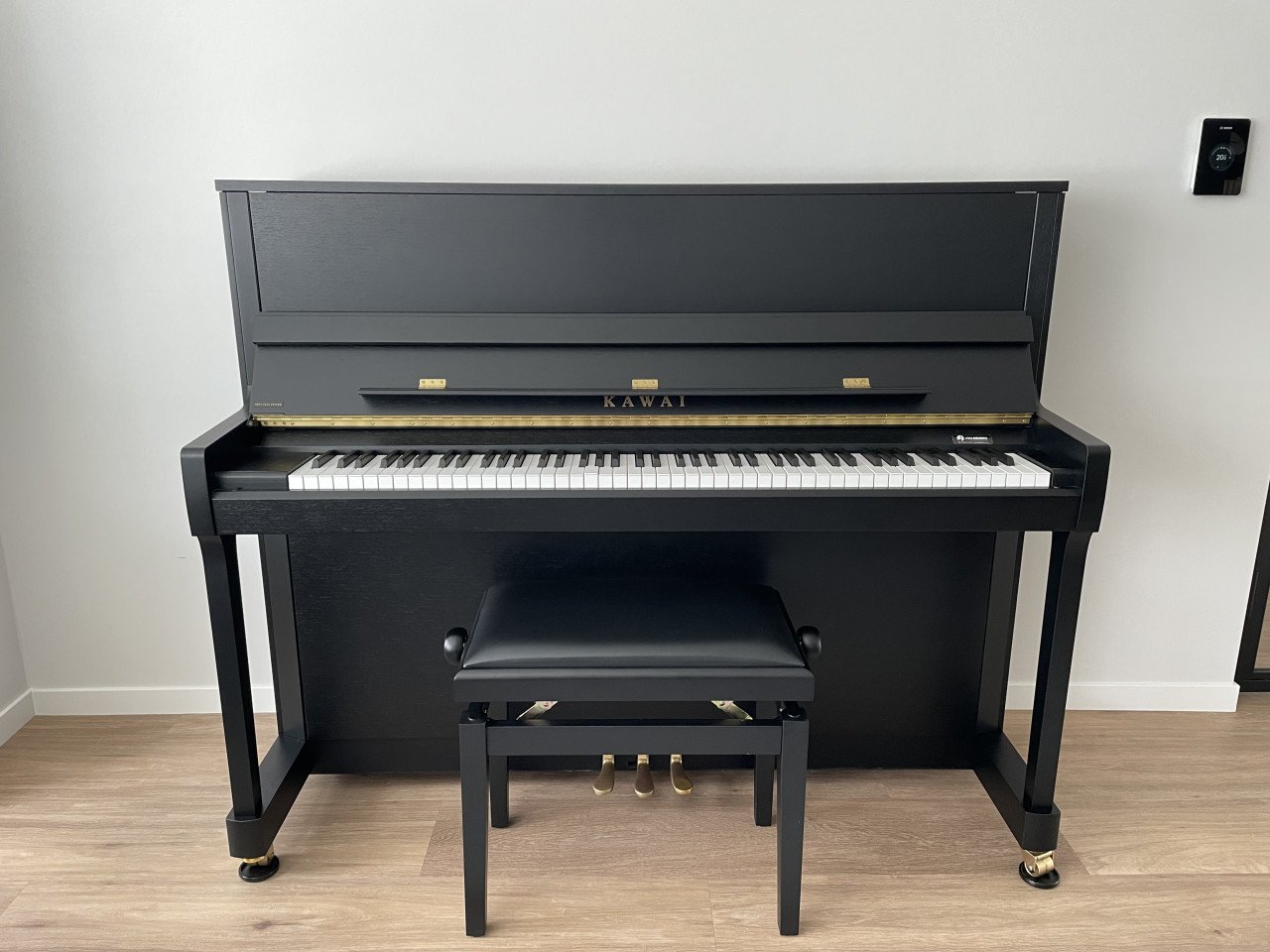 Piano Kawai E300 | matzwart | 4 jaar oud | Piano Life Saver Systeem