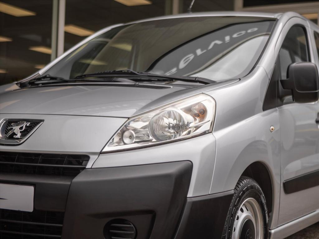 Peugeot Expert 2.0 hdi 120pk l2 dc