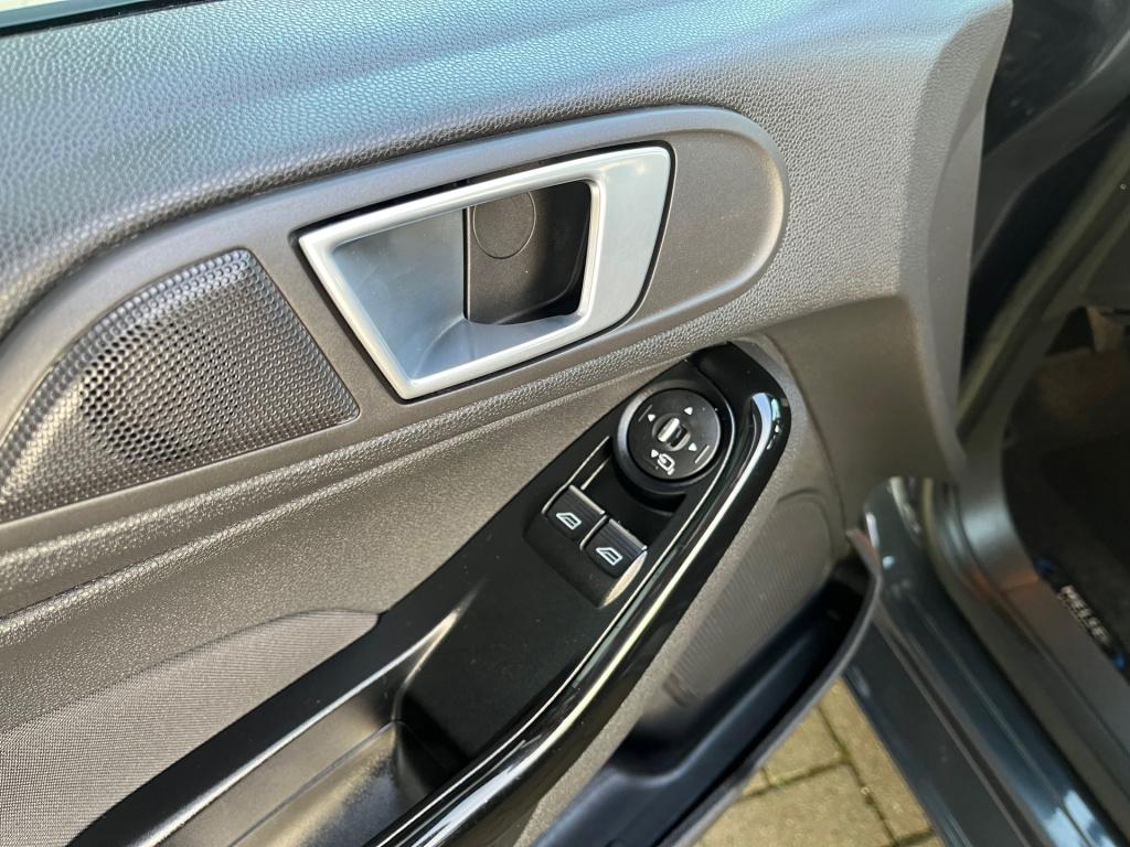 Ford Fiesta 1.0 ecoboost titanium|rijklaar