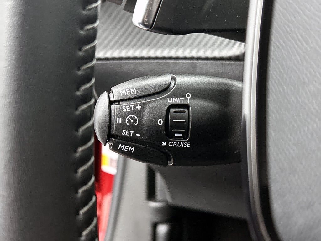 Peugeot 2008 130 pk automaat active pack | camera | parkeersensoren | apple