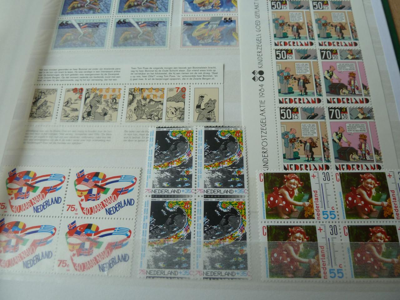 STOCKBOEK MET RUIM 650 NED.ZEGELS