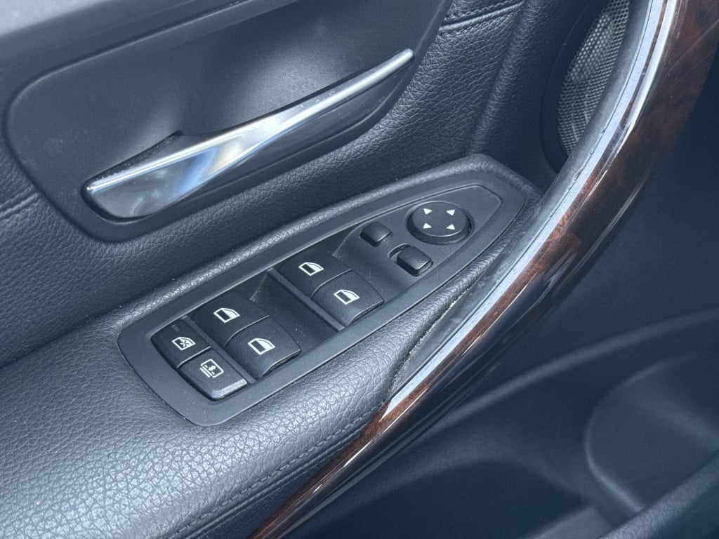 BMW 3-serie 320i high executive m sport | nl-auto | dealer ond. | m perform