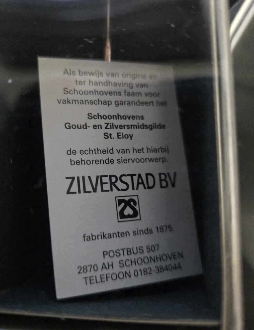 Setjes verzilverde longdrink-, theelepels en suikerschepjes.