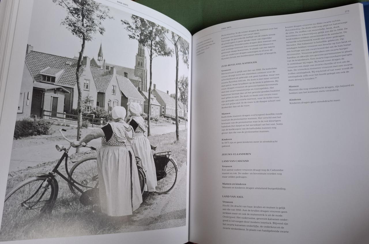 De Zeeuwse streekdrachten 1800-2000, door Jeanine Dekker (eindred.)