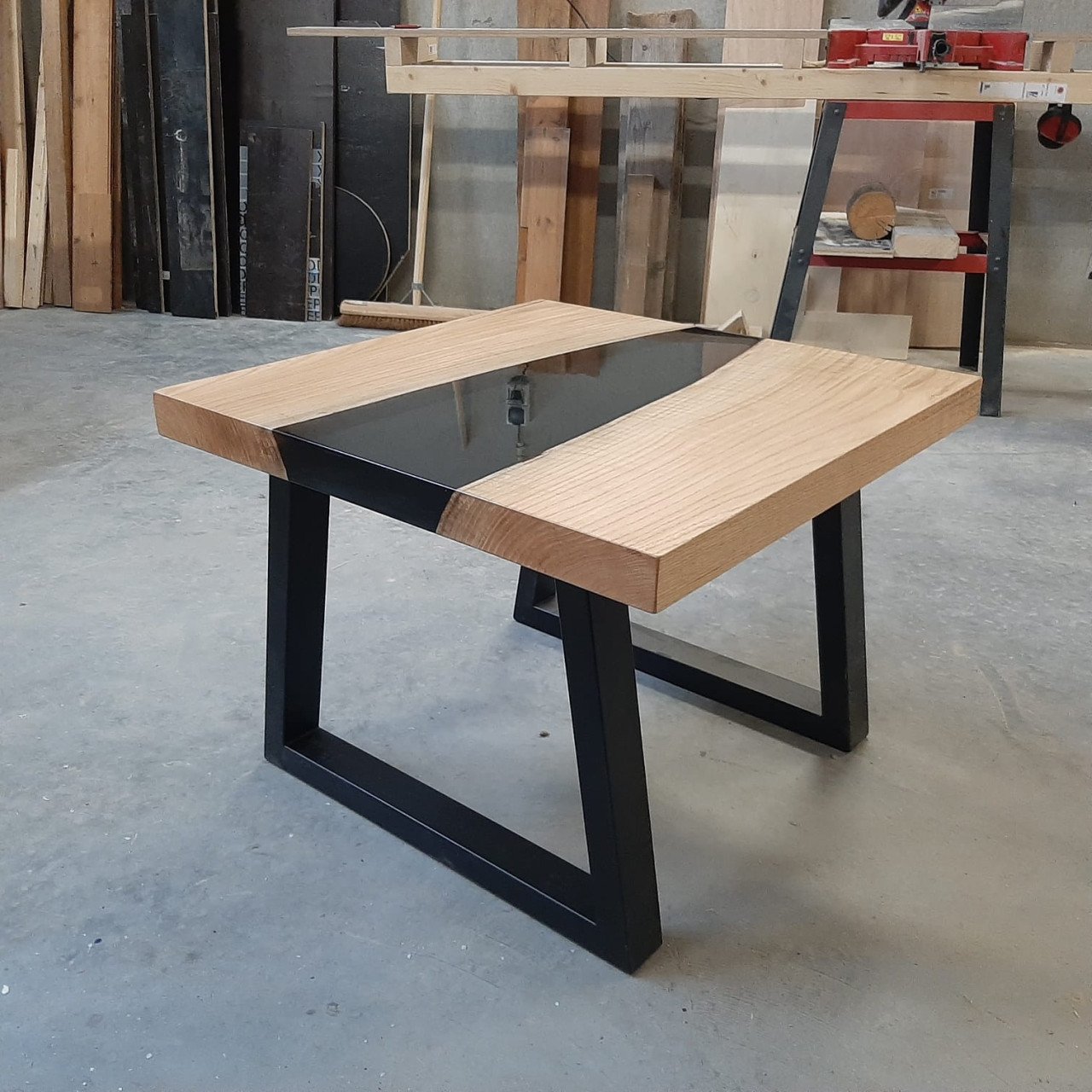Epoxy bijzettafel