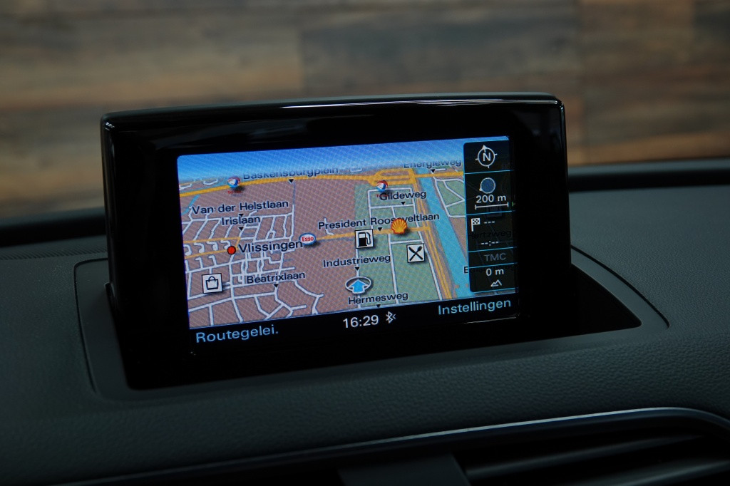 Audi Q3 s-line | drive select | bose | pdc |