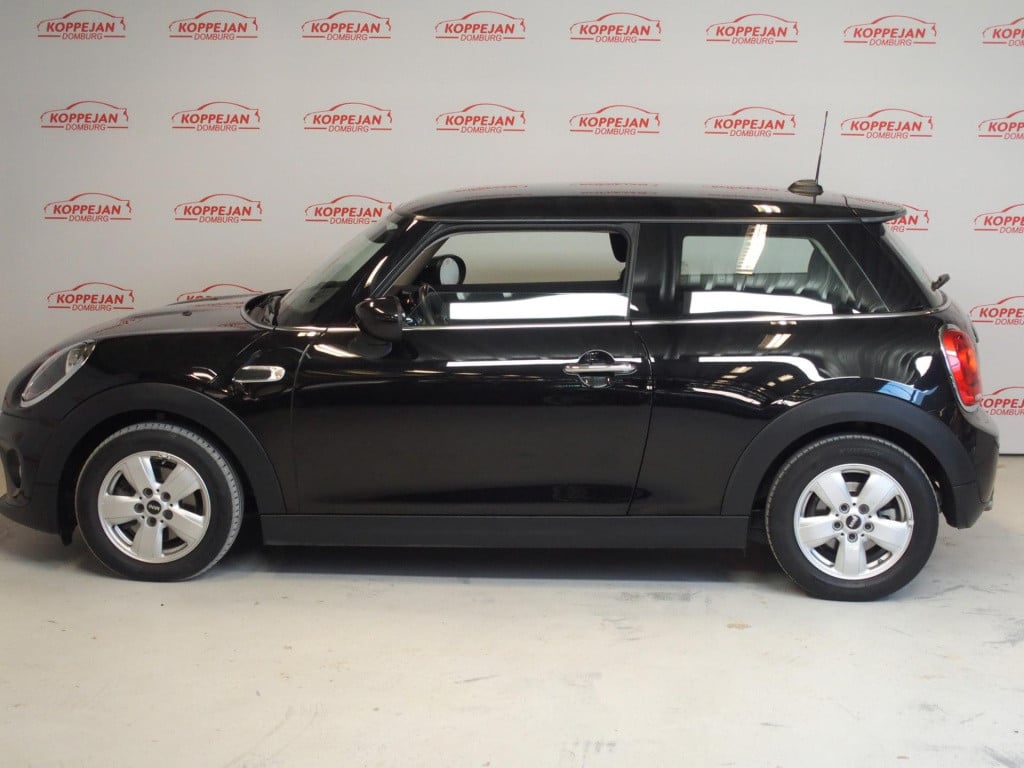 Mini Cooper 1.5 nl auto, carplay, cruise controle, parkeer sensoren