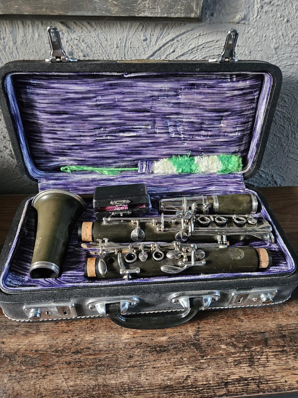 Mooie vintage Hsinghai Bes-klarinet met koffer -
