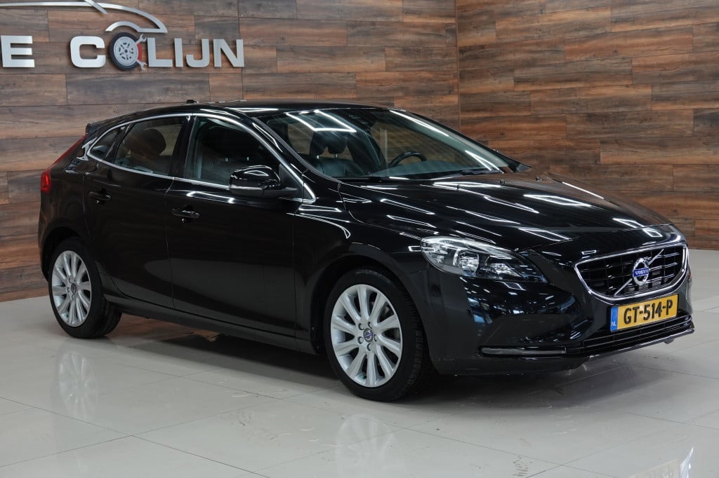 Volvo V40 2.0 t3 momentum | cruise | pdc | leder |