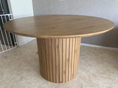 Ronde lamellen eettafel van natuurlijk eiken