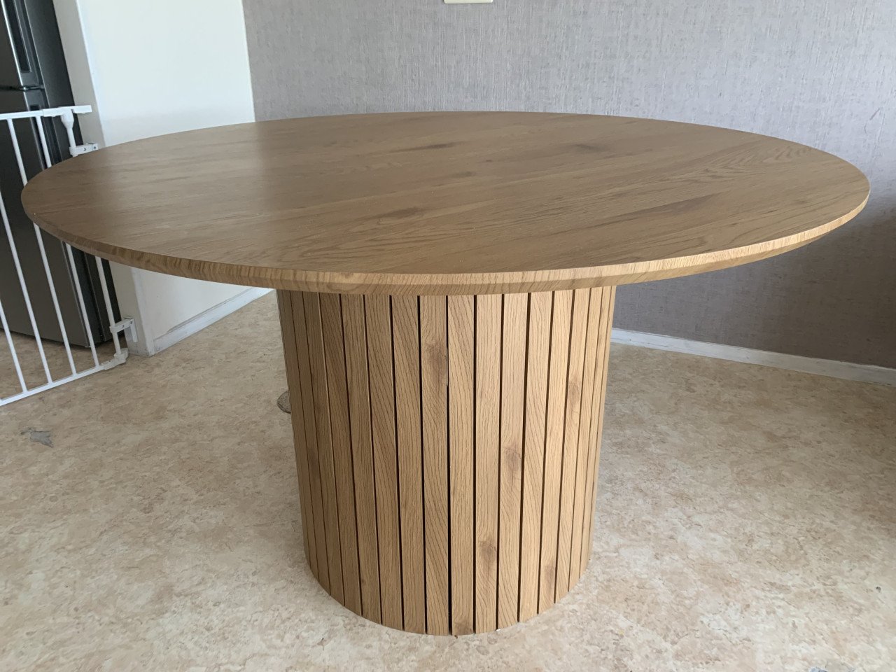 Ronde lamellen eettafel van natuurlijk eiken