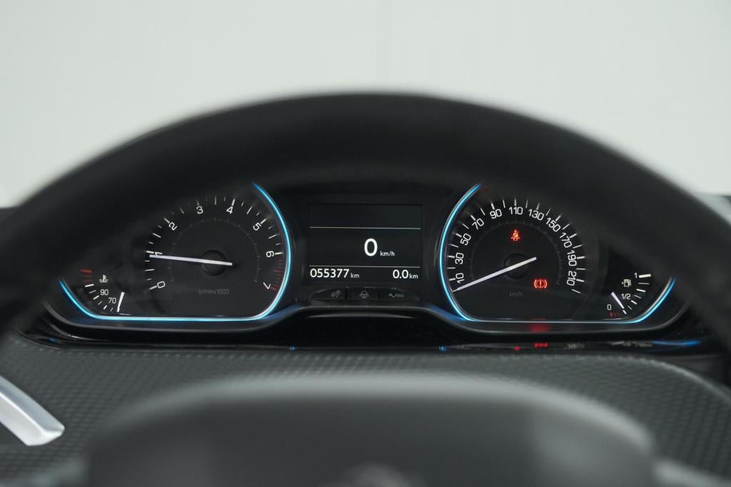 Peugeot 2008 1.2 puretech blue lease executive | all season banden | panora