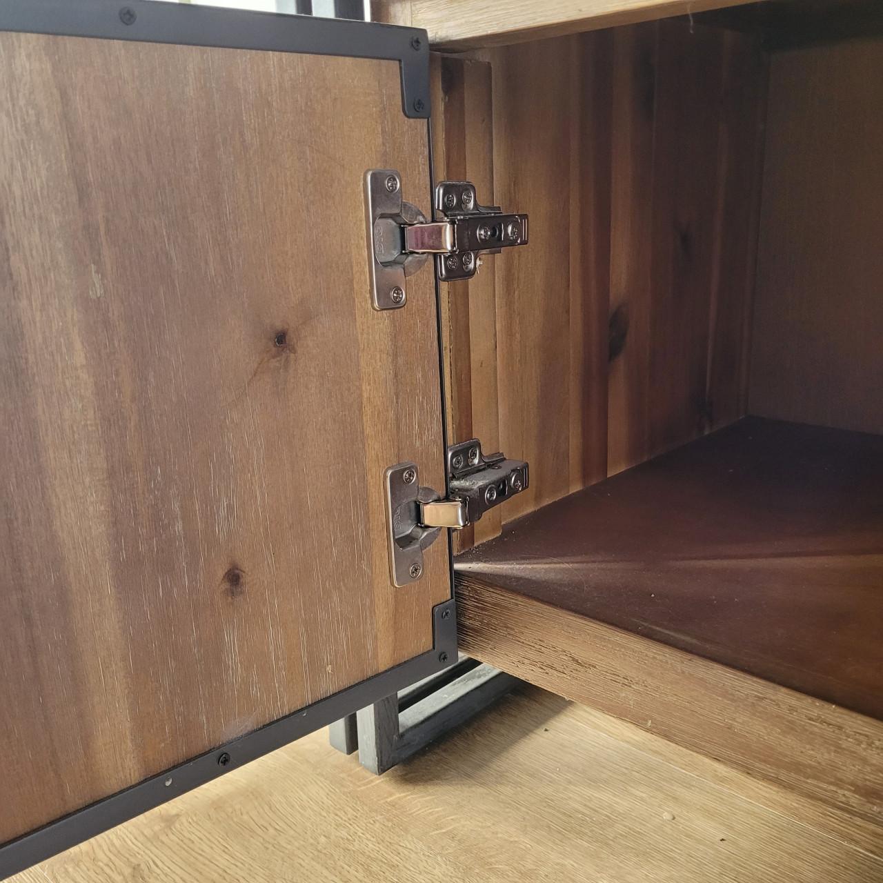 Industrieel TV-meubel – hout & metaal