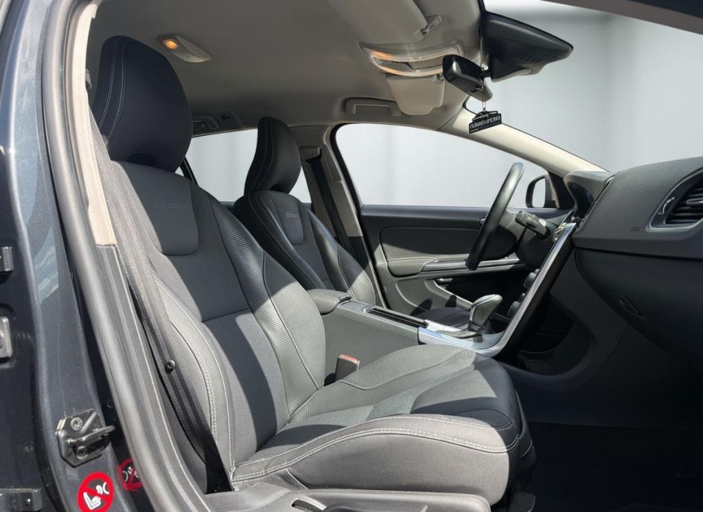 Volvo V60 1.6 t3 r-design