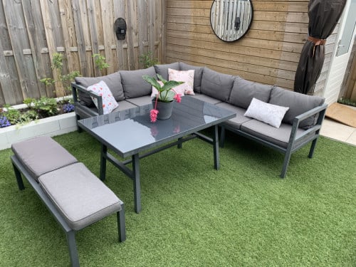 Lounge set Alminium grijs met kussens en hoge tafel en bankje.