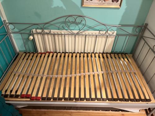 Metalen bed met verstelbare lattenbodem