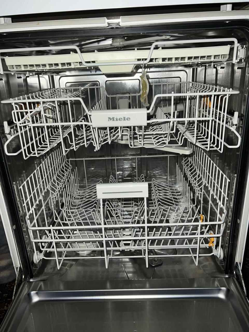 Miele vrijstaande Vaatwasser als nieuw en weinig gebruikt met handleiding