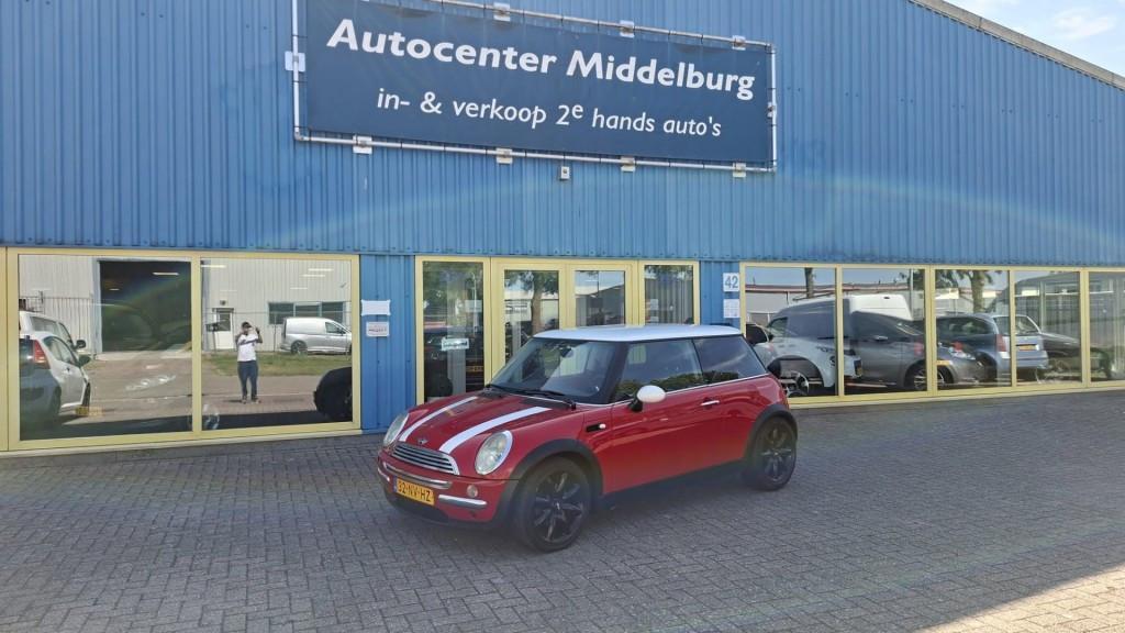 Mini 1.6 Cooper Pepper Sportief bj:2004 airco lm-velgen