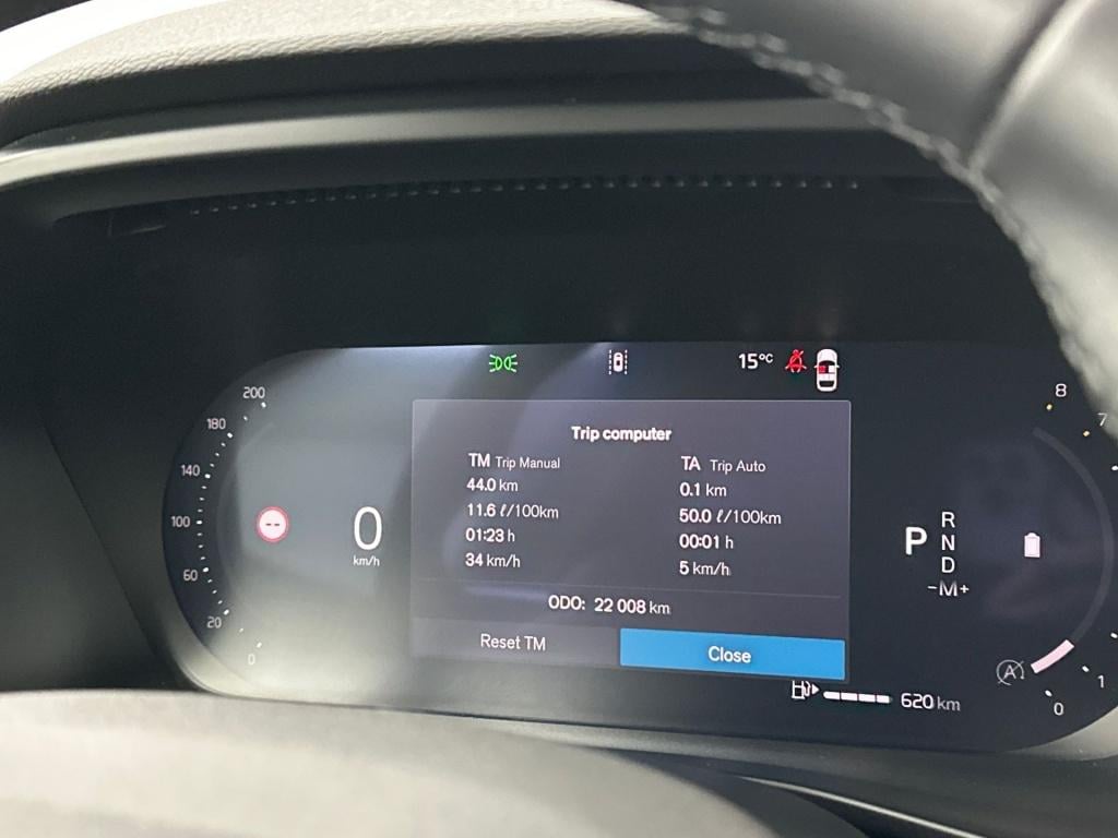 Volvo XC40 b4 194pk plus dark| achteruitrijcamera| trekhaak| adap.cruise
