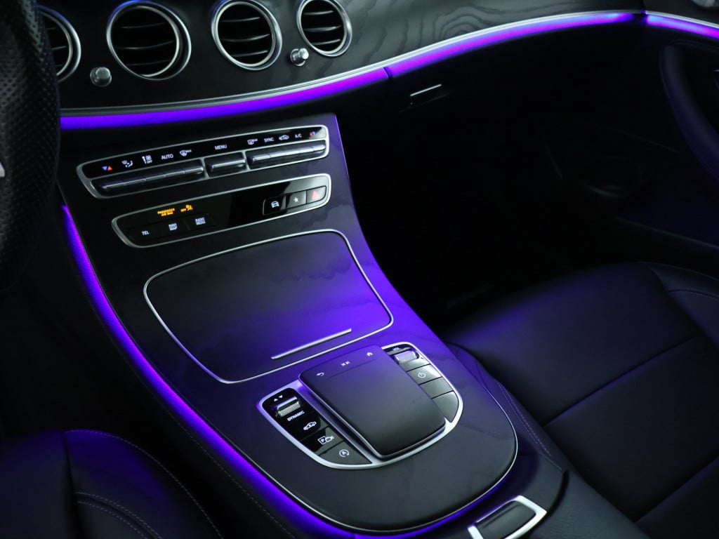 Mercedes-Benz E-Klasse 200 amg line | panoramadak | trekhaak | sfeerverlich
